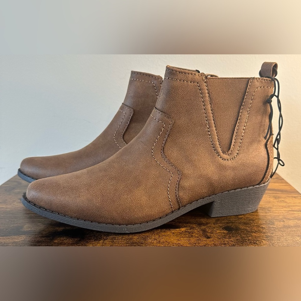 Arizona Womens Major Block Heel Booties NWT Size 7
